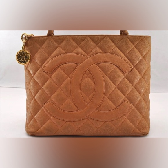 Chanel Medallion Tote Caviar Leather Caramel Color - Picture 2 of 15